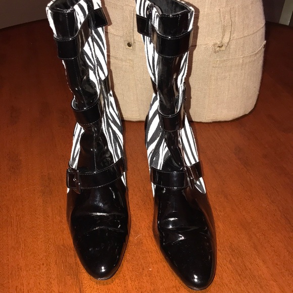 Black patent leather boot with zebra print - Picture 2 of 3